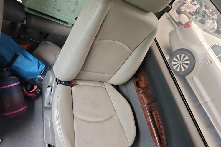 Used FORTHING Lingzhi 2014 M3 1.6L 7-Seater Comfort Model Left Rear Seat