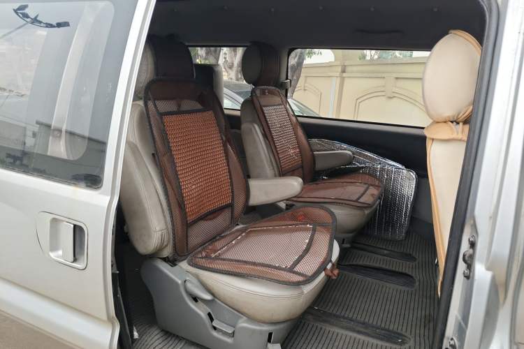Used FORTHING Lingzhi 2014 M5 Q3 2.0L 7-seat Long-Wheelbase Comfort Version Left Rear Seat
