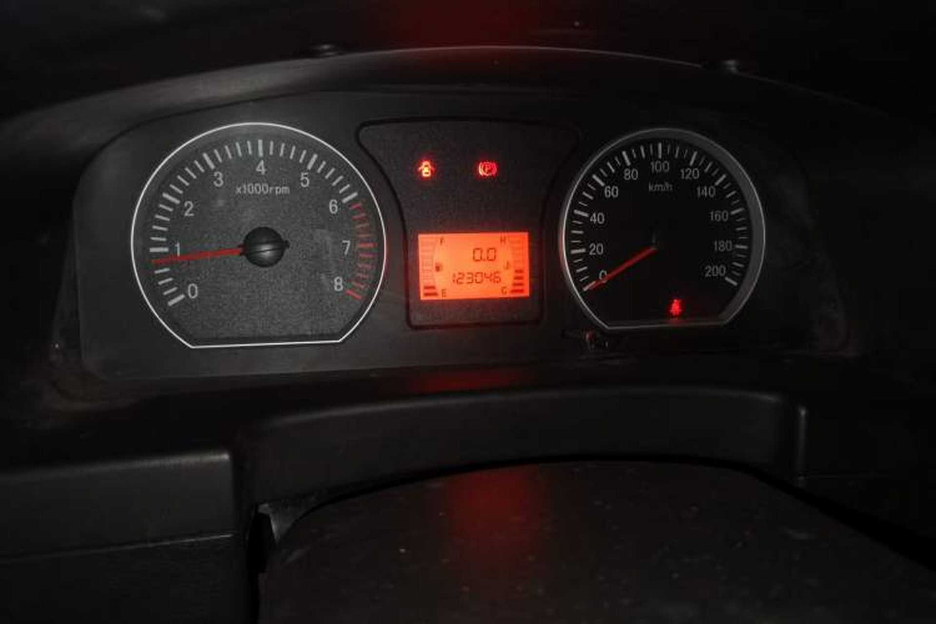 Used FORTHING Lingzhi 2014 M3 1.6L 7-Seater Comfort Model Odometer Close Up
