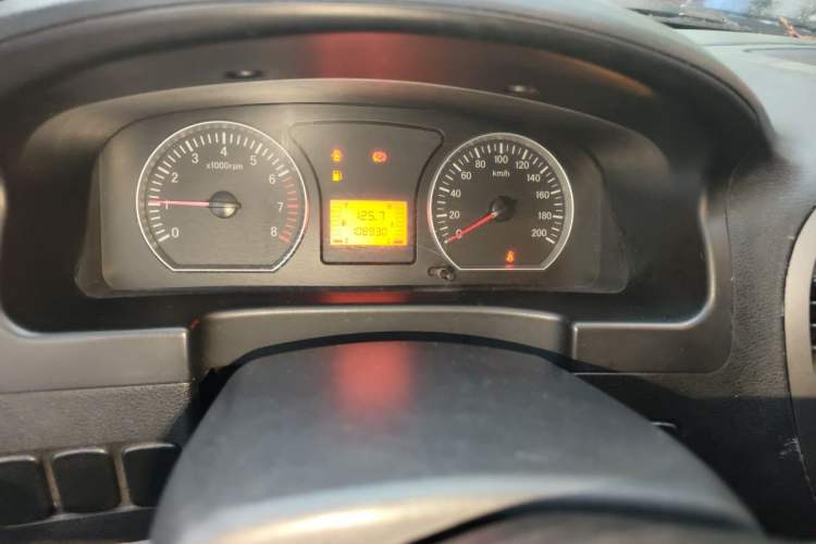 Used FORTHING Lingzhi 2014 V3 1.5L 7-Seater Standard Model II Odometer Close Up