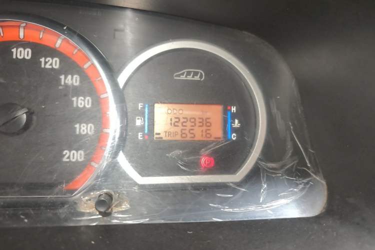 Used FORTHING Lingzhi 2014 M5 Q7 2.0L 7-seat Long-wheelbase Comfort Version Odometer Close Up