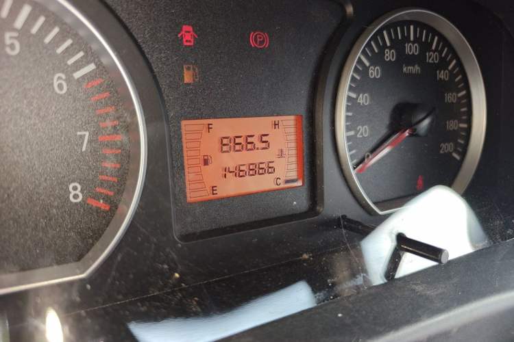 Used FORTHING Lingzhi 2014 M3 1.6L 7-Seater Comfort Model Odometer Close Up