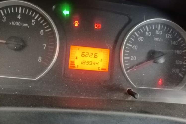 Used FORTHING Lingzhi 2014 M3 1.6L 7-Seater Comfort Model Odometer Close Up