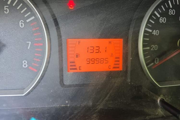 Used FORTHING Lingzhi 2014 M3 1.6L 7-Seater Comfort Model Odometer Close Up