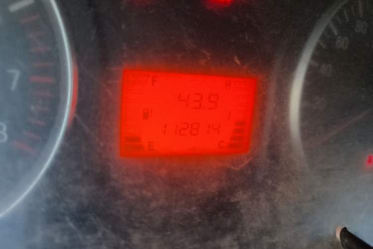 Used FORTHING Lingzhi 2014 V3 1.5L 7-Seater Standard Model II Odometer Close Up