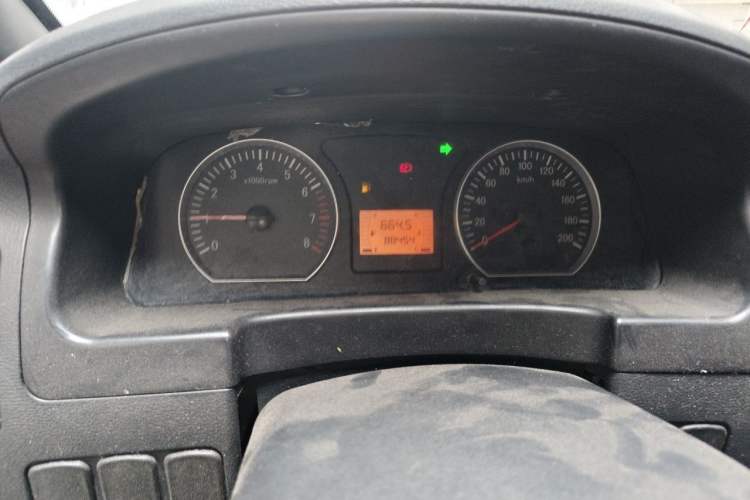 Used FORTHING Lingzhi 2014 M3 1.6L 7-Seater Comfort Model Odometer Close Up