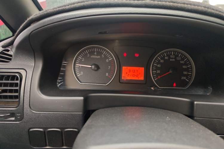 Used FORTHING Lingzhi 2014 V3 1.5L 7-Seater Comfort Model Odometer Close Up