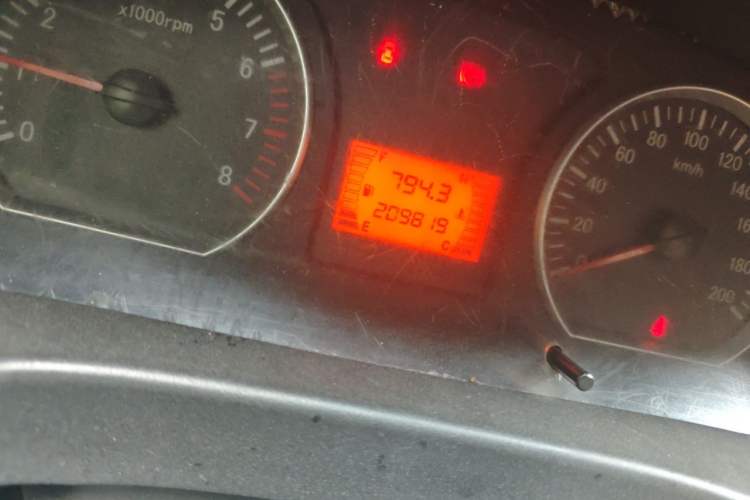 Used FORTHING Lingzhi 2014 V3 1.5L 7-Seater Comfort Model Odometer Close Up
