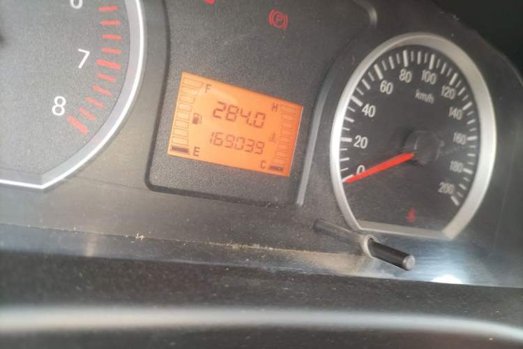 Used FORTHING Lingzhi 2014 V3 1.5L 7-Seater Comfort Model Odometer Close Up