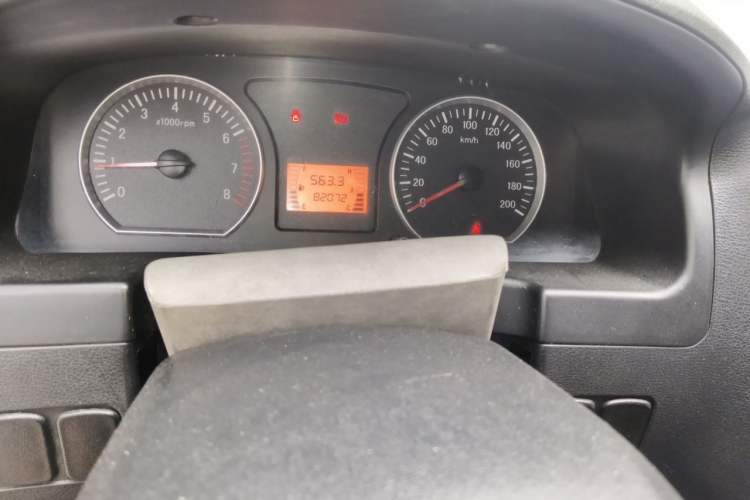 Used FORTHING Lingzhi 2014 V3 1.5L 7-Seater Standard Model II Odometer Close Up