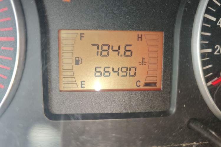 Used FORTHING Lingzhi 2014 M3 1.6L 7-Seater Comfort Model Odometer Close Up