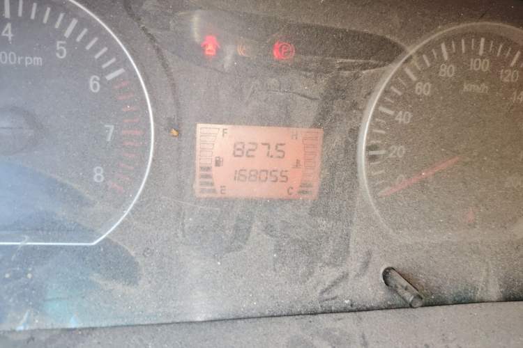 Used FORTHING Lingzhi 2014 M3 1.6L 7-seater Standard Model Odometer Close Up