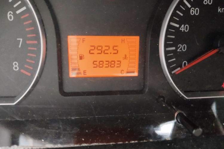Used FORTHING Lingzhi 2014 V3 1.5L 5-seat Standard Model I Odometer Close Up