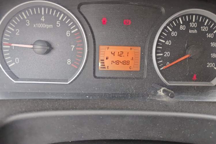 Used FORTHING Lingzhi 2014 M3 1.6L 7-Seater Comfort Model Odometer Close Up