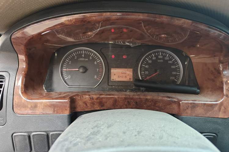 Used FORTHING Lingzhi 2014 M3 1.6L 7-Seater Comfort Model Odometer Close Up