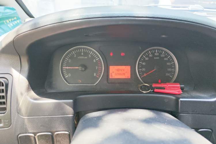 Used FORTHING Lingzhi 2014 M3 1.6L 7-Seater Comfort Model Odometer Close Up