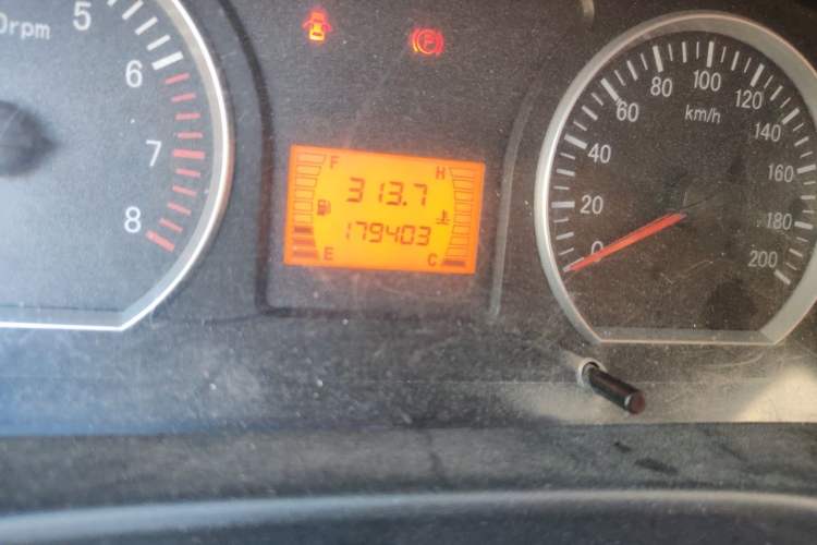Used FORTHING Lingzhi 2014 M3 1.6L 7-Seater Comfort Model Odometer Close Up