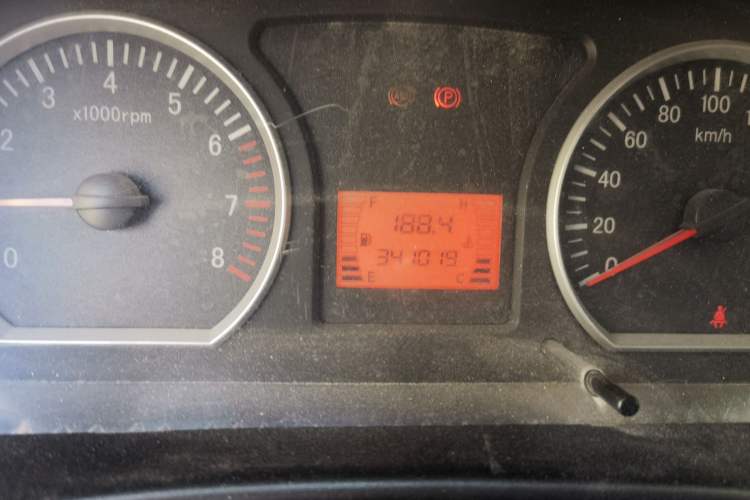 Used FORTHING Lingzhi 2014 V3 1.5L 7-Seater Standard Model II Odometer Close Up