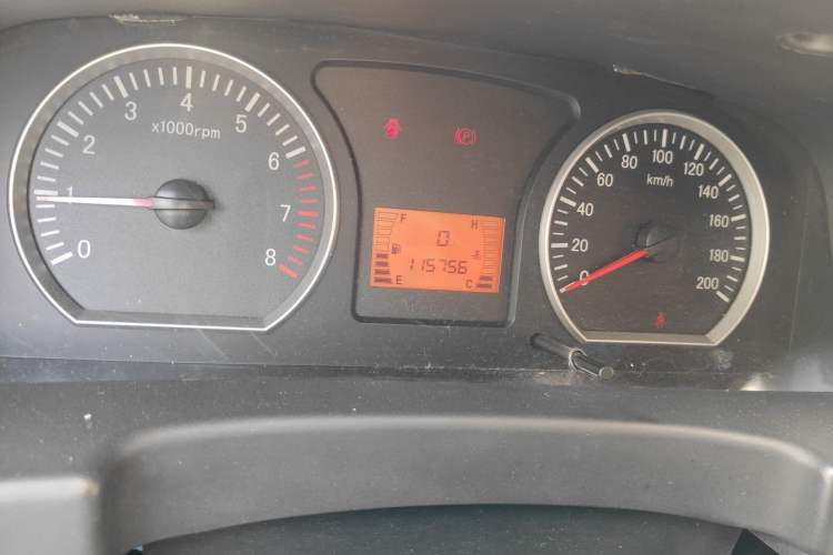 Used FORTHING Lingzhi 2014 M3 1.6L 7-Seater Comfort Model Odometer Close Up