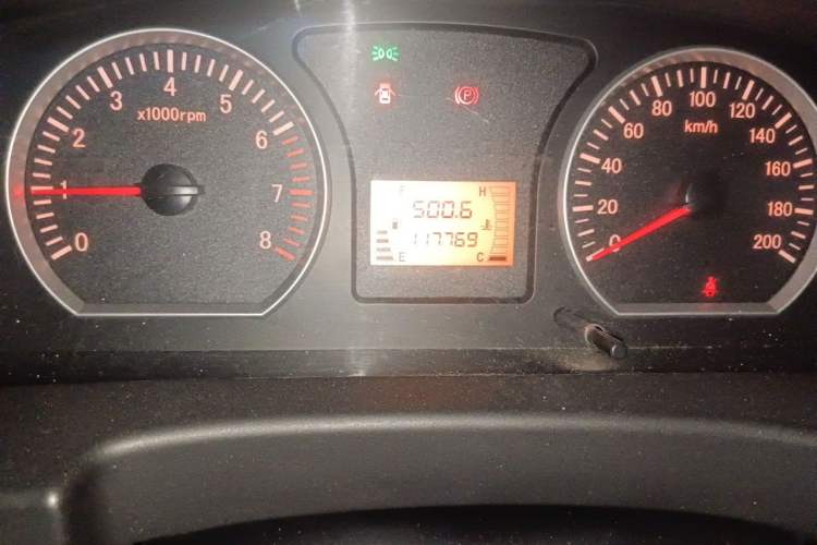 Used FORTHING Lingzhi 2014 M3 1.6L 7-seater Standard Model Odometer Close Up