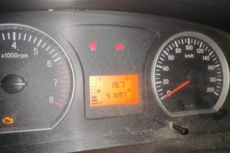Used FORTHING Lingzhi 2014 V3 1.5L 7-Seater Standard Model II Odometer Close Up