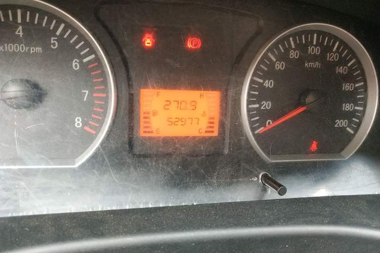 Used FORTHING Lingzhi 2014 M3 1.6L 7-seater Standard Model Odometer Close Up