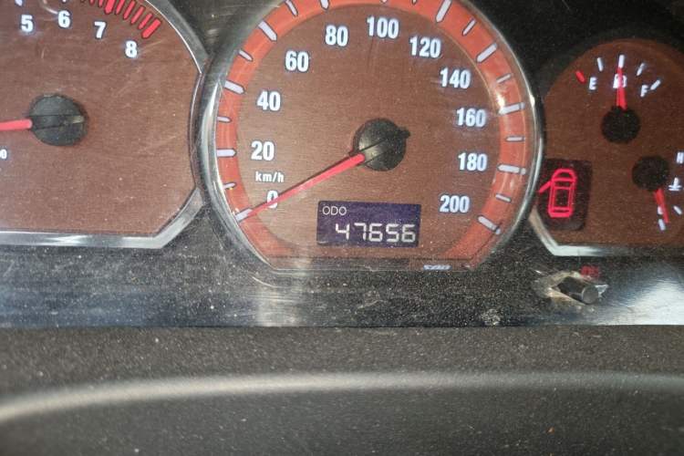 Used FORTHING Lingzhi 2014 M5 Q3 2.0L 7-seat Long-wheelbase Luxury Model Odometer Close Up