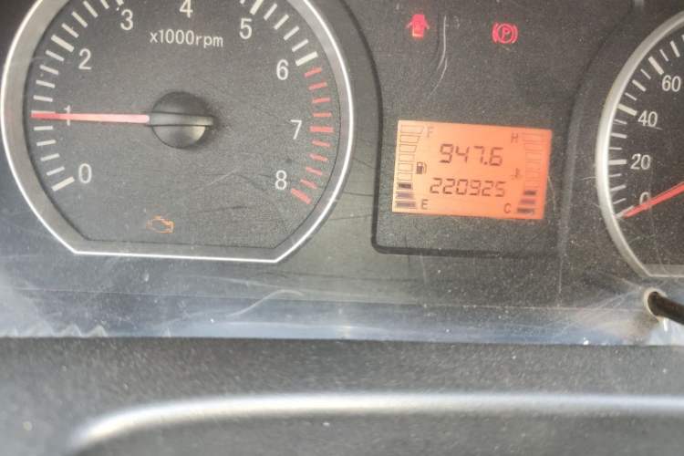 Used FORTHING Lingzhi 2014 V3 1.5L 7-Seater Comfort Model Odometer Close Up