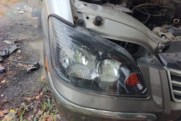 Used FORTHING Lingzhi 2014 M3 1.6L 7-Seater Comfort Model Right Front Headlight