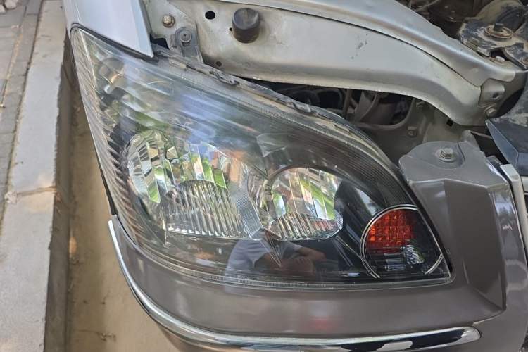Used FORTHING Lingzhi 2014 M3 1.6L 7-Seater Comfort Model Right Front Headlight
