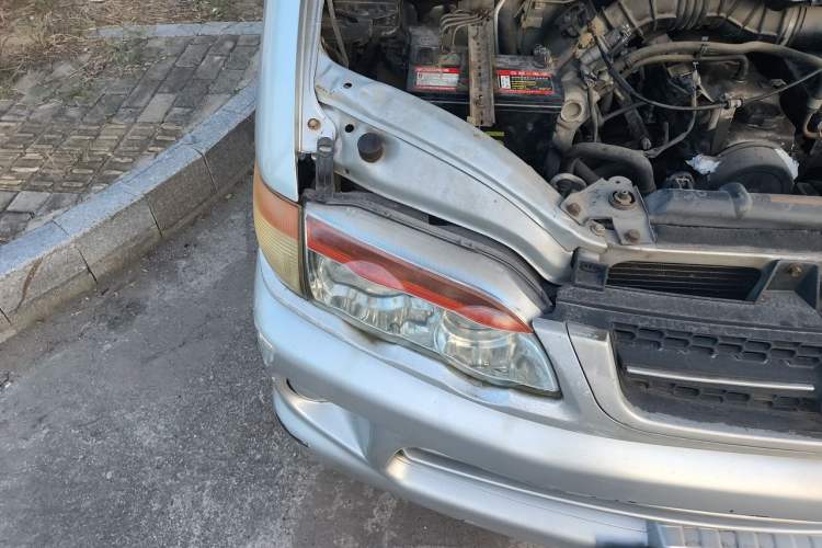 Used FORTHING Lingzhi 2014 V3 1.5L 7-Seater Standard Model II Right Front Headlight