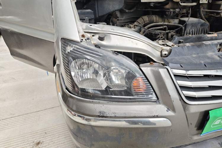 Used FORTHING Lingzhi 2014 M3 1.6L 7-Seater Comfort Model Right Front Headlight