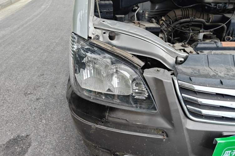 Used FORTHING Lingzhi 2014 M3 1.6L 7-Seater Luxury Model Right Front Headlight