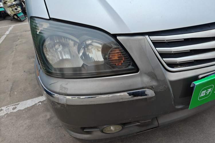 Used FORTHING Lingzhi 2014 M3 1.6L 7-Seater Comfort Model Right Front Headlight