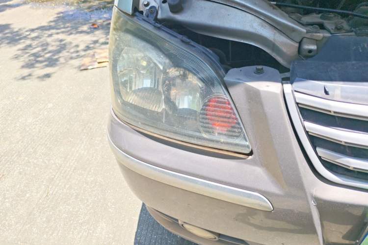 Used FORTHING Lingzhi 2014 M3 1.6L 7-Seater Comfort Model Right Front Headlight