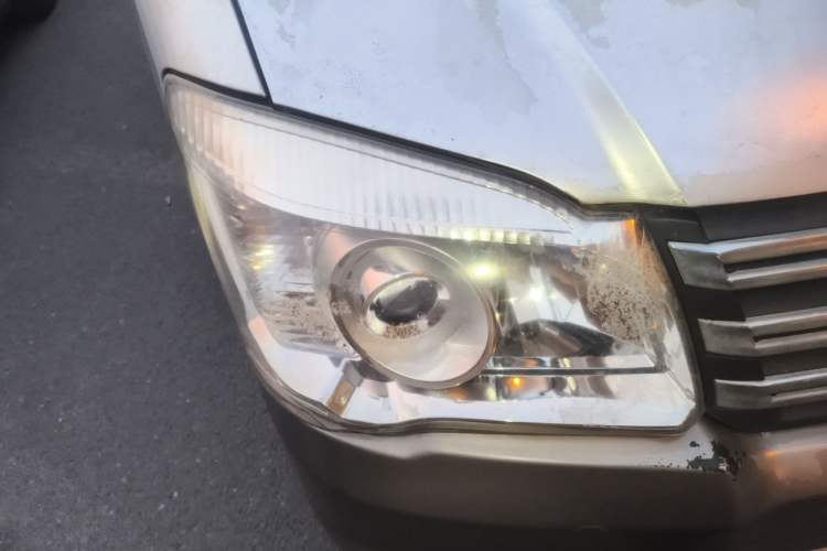 Used FORTHING Lingzhi 2014 M5 Q3 2.0L 7-seat Long-Wheelbase Comfort Version Right Front Headlight