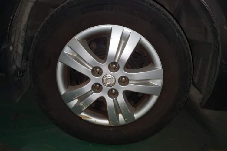 Used FORTHING Lingzhi 2014 M3 1.6L 7-Seater Comfort Model Right Front Wheel Hub