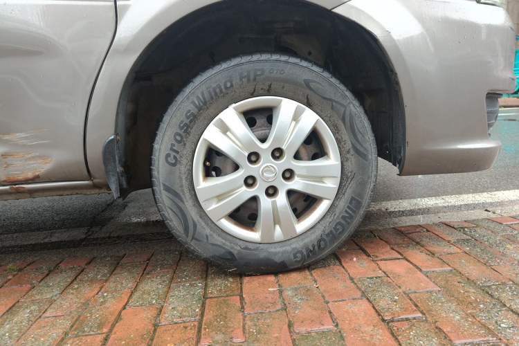 Used FORTHING Lingzhi 2014 M5 Q7 2.0L 7-seat Long-wheelbase Comfort Version Right Front Wheel Hub