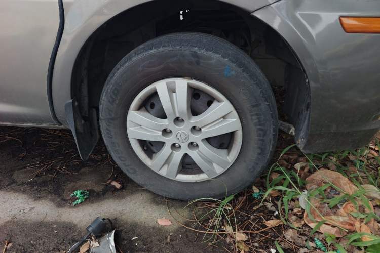 Used FORTHING Lingzhi 2014 M3 1.6L 7-Seater Comfort Model Right Front Wheel Hub