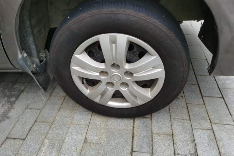 Used FORTHING Lingzhi 2014 V3 1.5L 7-Seater Comfort Model Right Front Wheel Hub