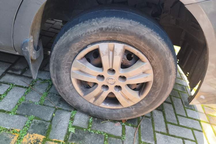 Used FORTHING Lingzhi 2014 M5 Q7 2.0L 7-seat Long-wheelbase Comfort Version Right Front Wheel Hub