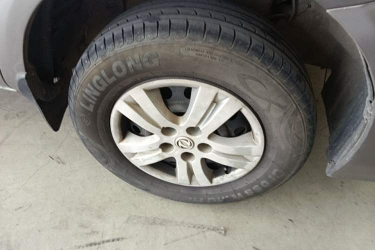 Used FORTHING Lingzhi 2014 M3 1.6L 7-Seater Comfort Model Right Front Wheel Hub