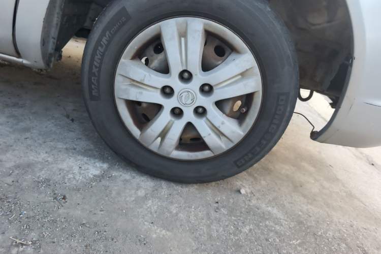 Used FORTHING Lingzhi 2014 V3 1.5L 7-Seater Standard Model II Right Front Wheel Hub