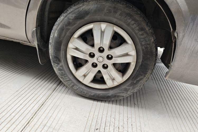 Used FORTHING Lingzhi 2014 M3 1.6L 7-Seater Comfort Model Right Front Wheel Hub