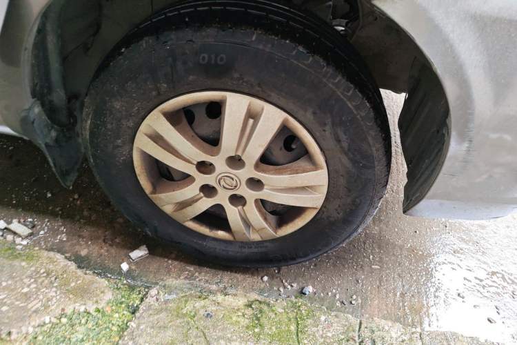 Used FORTHING Lingzhi 2014 M3 1.6L 7-Seater Comfort Model Right Front Wheel Hub