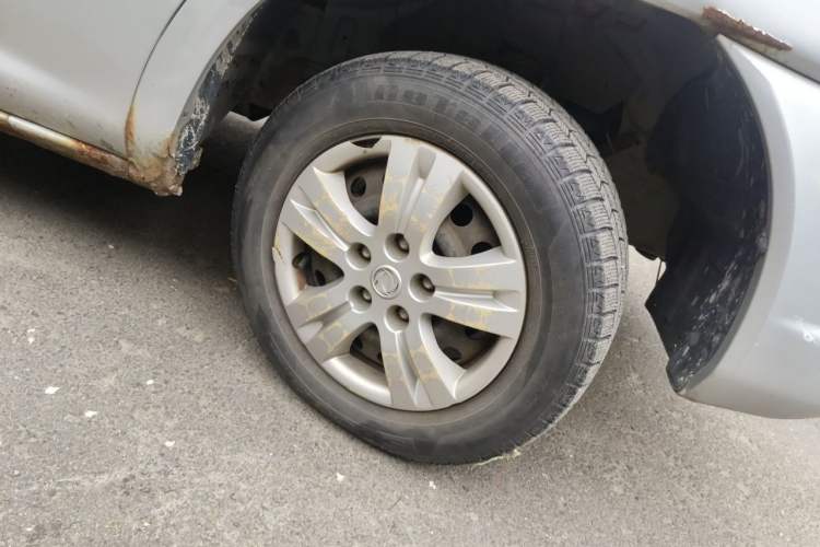 Used FORTHING Lingzhi 2014 V3 1.5L 7-Seater Standard Model II Right Front Wheel Hub