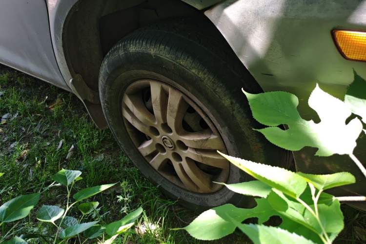 Used FORTHING Lingzhi 2014 M3 1.6L 7-seater Standard Model Right Front Wheel Hub