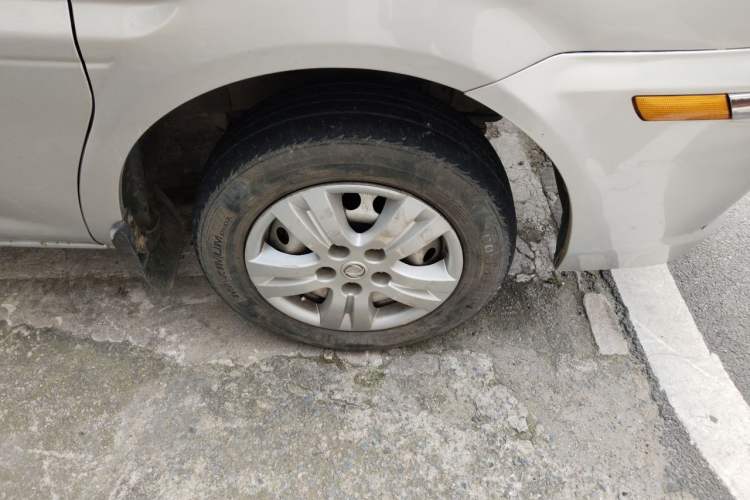 Used FORTHING Lingzhi 2014 V3 1.5L 5-seat Standard Model I Right Front Wheel Hub