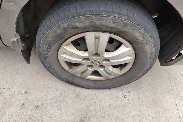 Used FORTHING Lingzhi 2014 M3 1.6L 7-seater Standard Model Right Front Wheel Hub