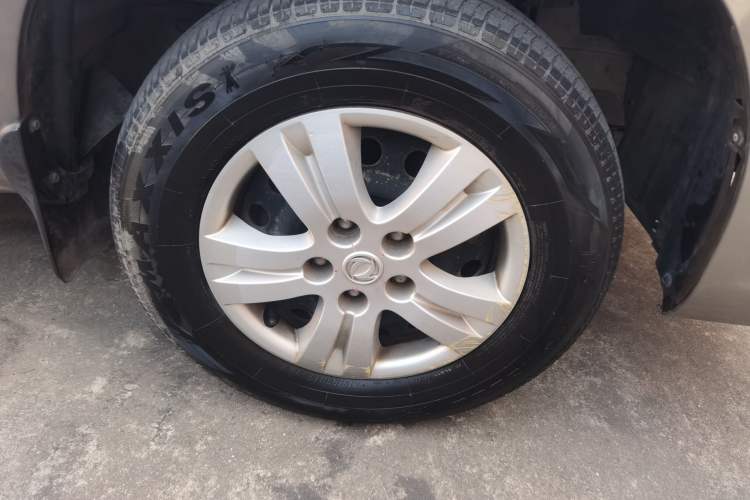 Used FORTHING Lingzhi 2014 M5 Q3 2.0L 7-seat Long-Wheelbase Comfort Version Right Front Wheel Hub